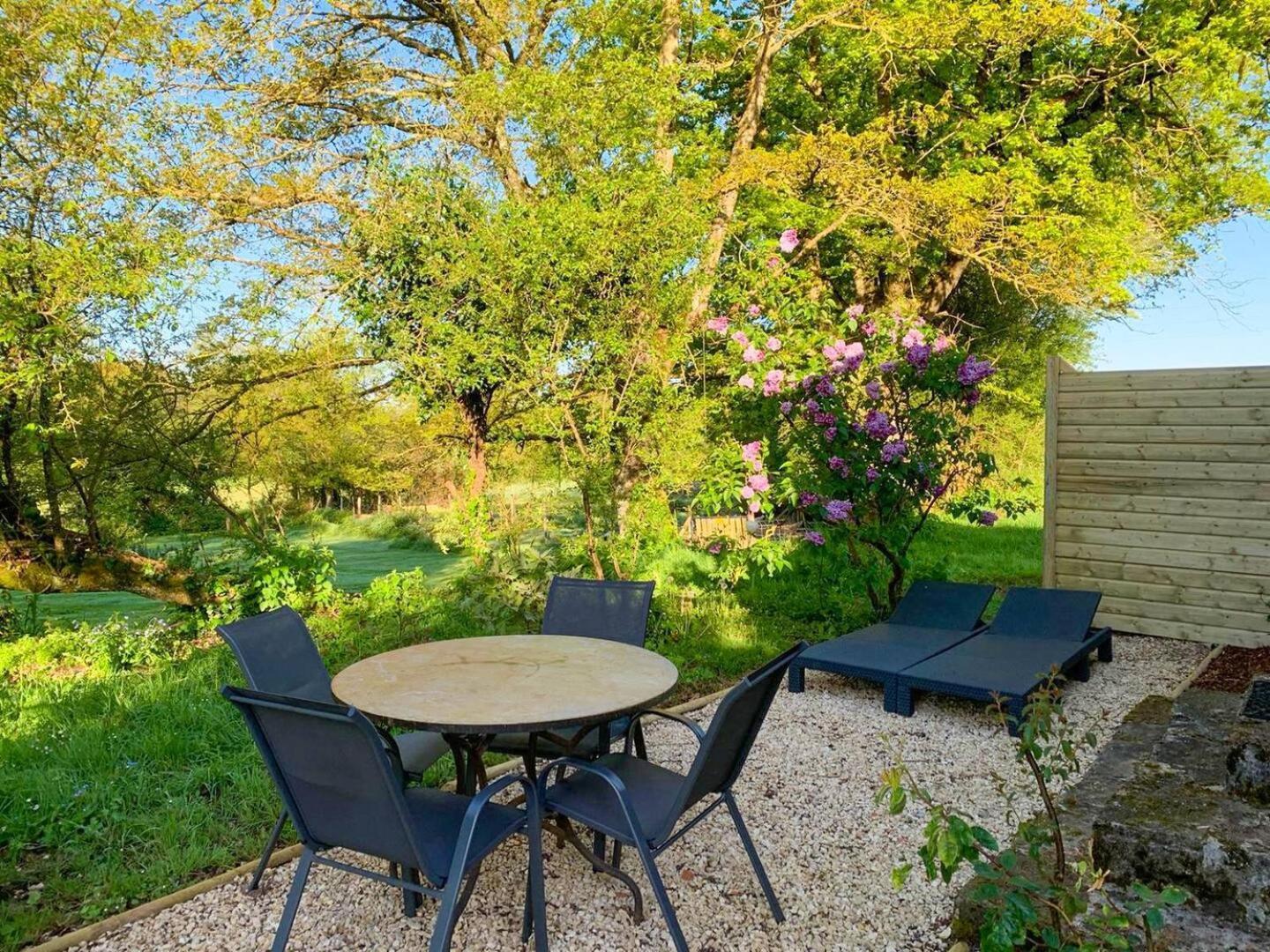 Le Clos Des Ecorcins - Terrasse - Parking Prive Saint-Amand-sur-Sevre Exteriör bild